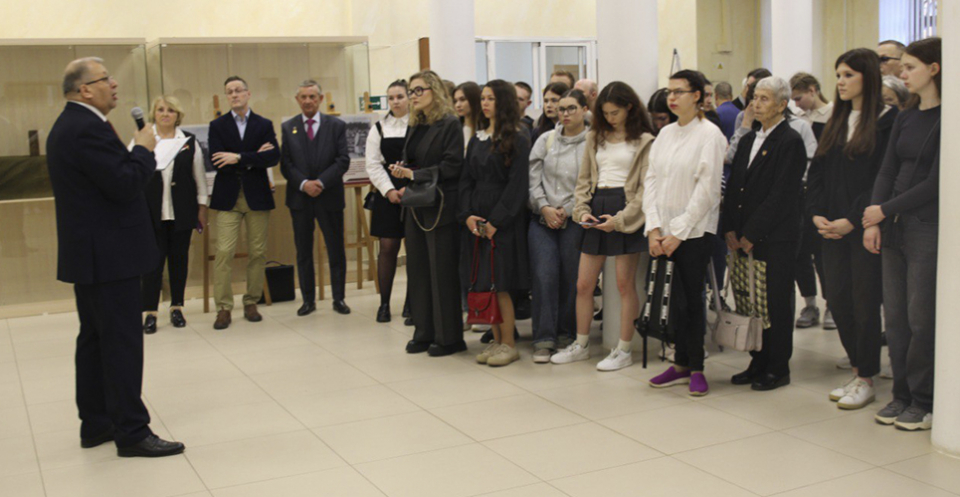 Изображение галереи