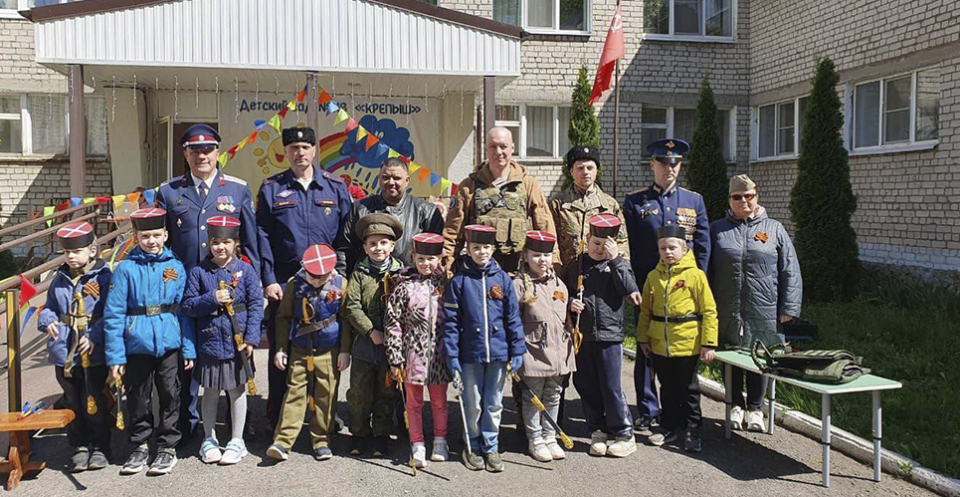 Рязанские казаки приняли участие в смотре строя песни воспитанников детского сада N°118