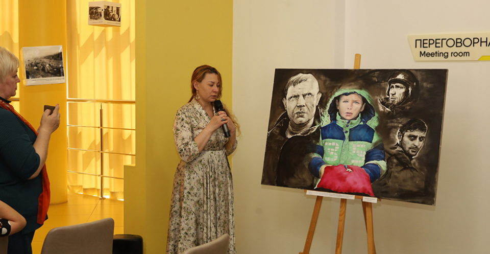 В библиотеке им. Горького открылась выставка «Связь поколений»